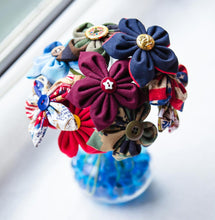 Load image into Gallery viewer, This bouquet has one handcrafted blossom representing each week of USMC Recruit Training